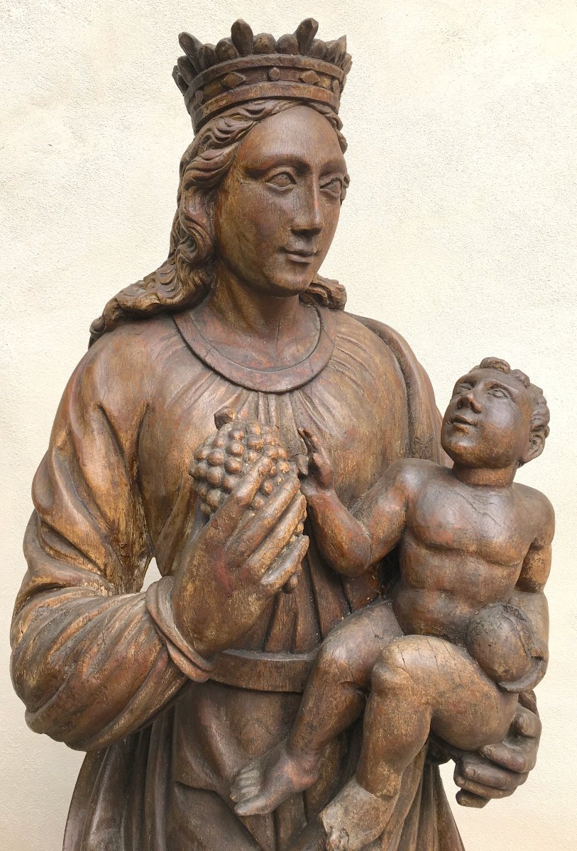 Grande Vierge à l'Enfant tenant une grappe de  raisin en chêne. France fin XVIIIe siècle. -photo-3