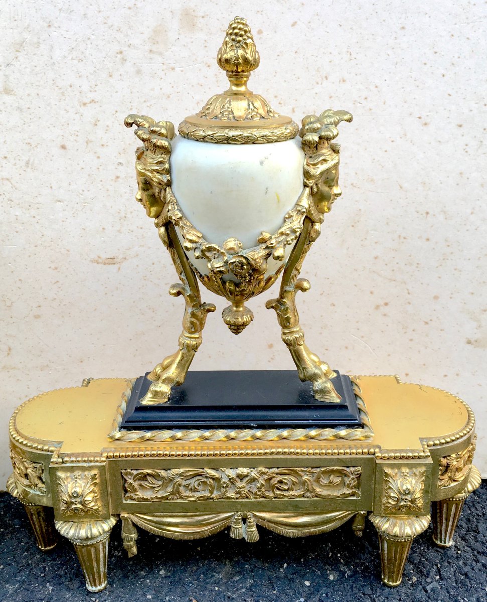 Paire de chenets marbre et bronze doré style Louis XVI époque Napoléon III. France XIXe siècle.-photo-1