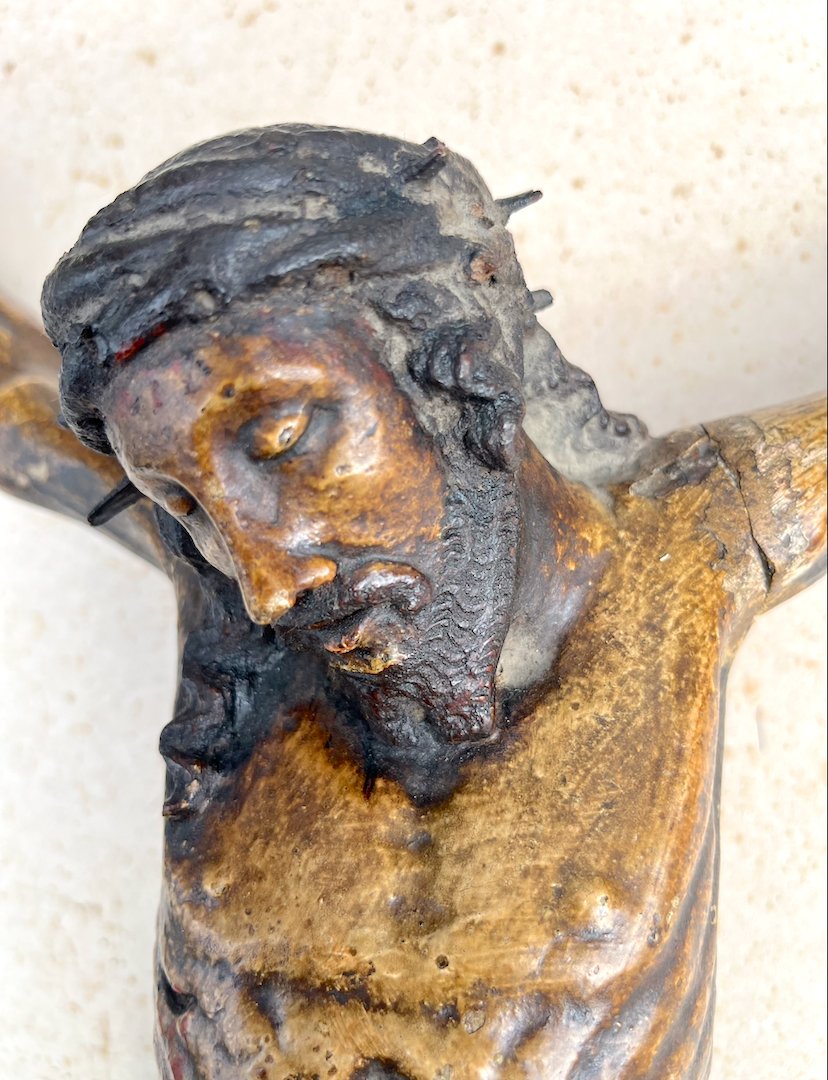 Christ Gothique en bois polychrome du Sud de la France ou Nord de l'espagne. XVe siècle. -photo-3
