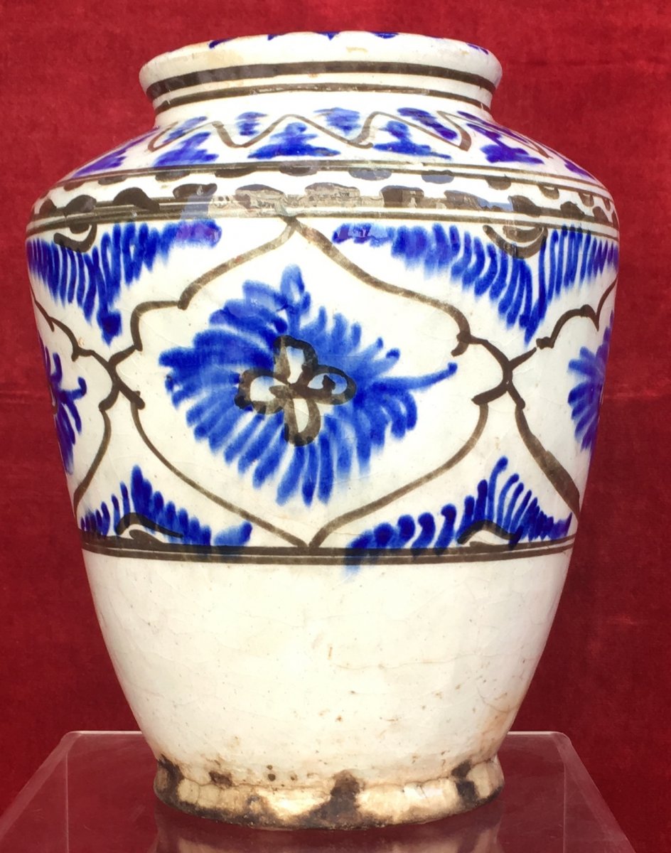 Vase céramique Perse, Qajar (Kadjar), Moyen Orient, Perse (Iran). XVIIIe siècle.-photo-1