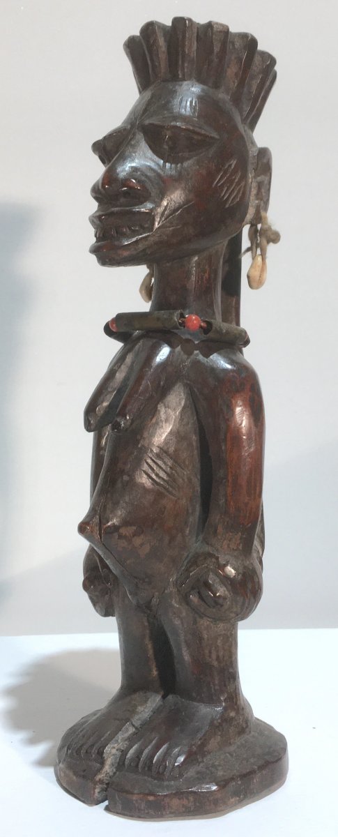 Statuette Féminine Yorouba De Type Ibedji. Nigéria, Bénin Milieu XXe Siècle. 