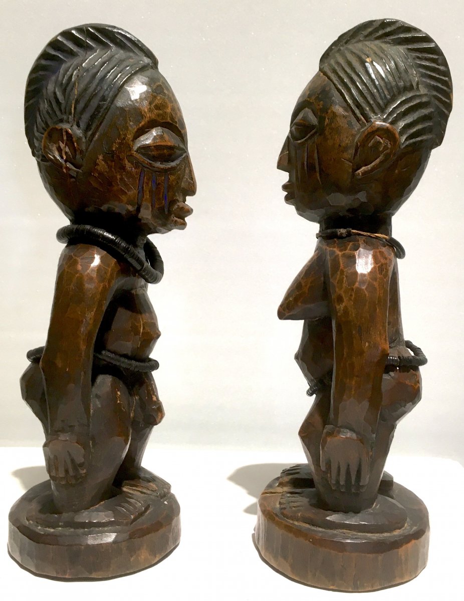 Couple De Statuettes Ibedji. Bois à Patine d'Usage. Yoruba, Nigéria Bénin. Milieu XXe Siècle.-photo-1