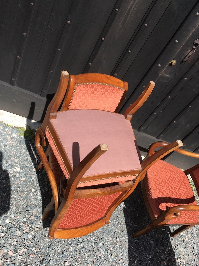 Suite De Quatre Fauteuils à Crosse En Noyer Restauration. France Début XIXe Siècle. -photo-4