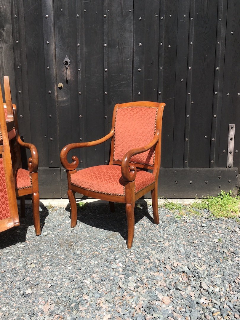 Suite De Quatre Fauteuils à Crosse En Noyer Restauration. France Début XIXe Siècle. -photo-5