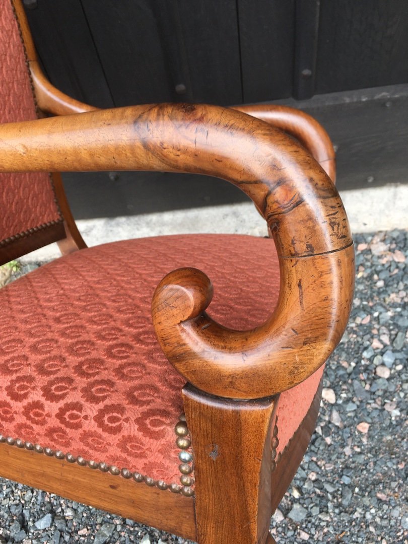 Suite De Quatre Fauteuils à Crosse En Noyer Restauration. France Début XIXe Siècle. -photo-7