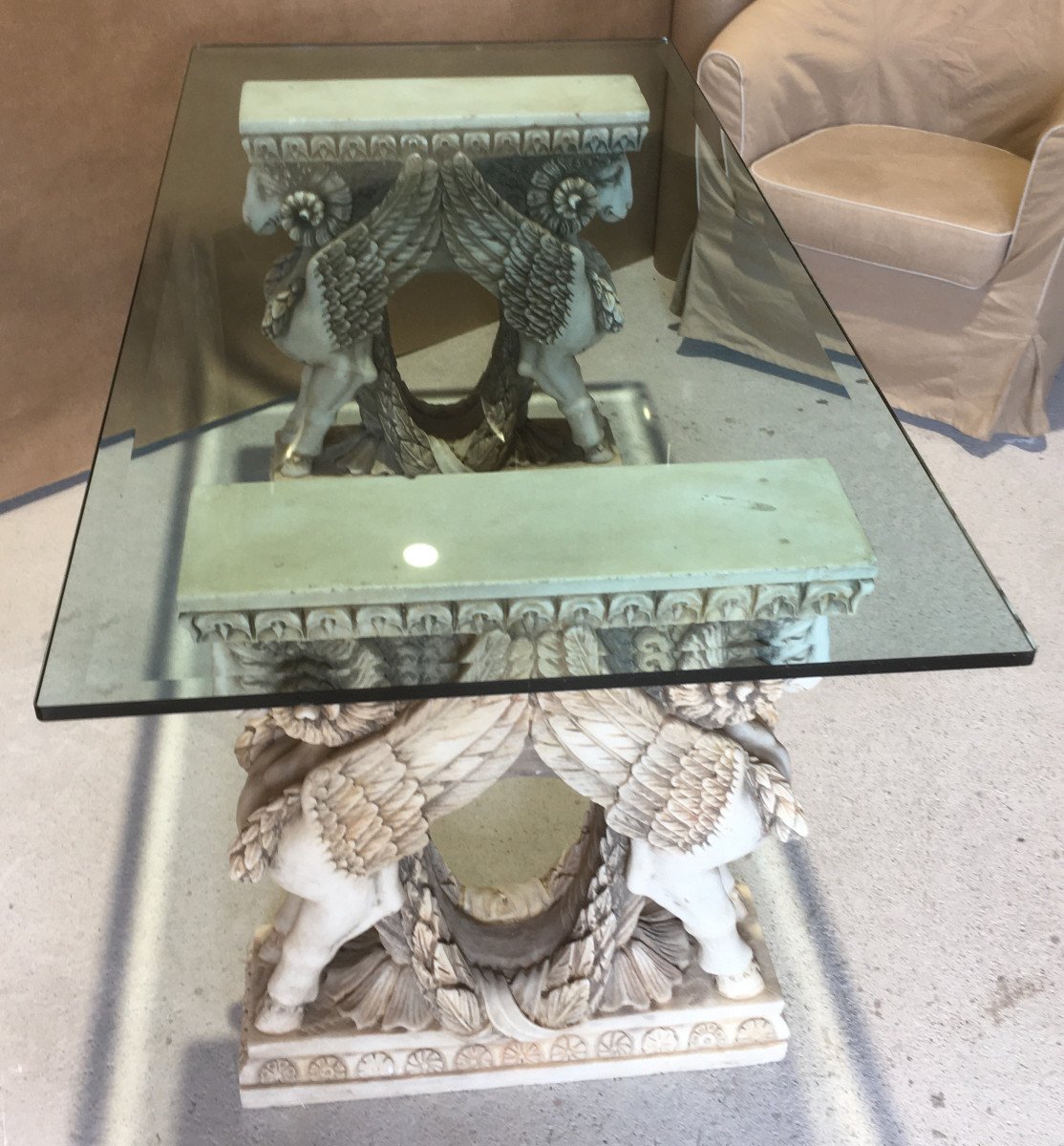 Table à piètement en marbre et dessus verre bisauté. Italie deuxième moitié du XXe siècle.-photo-2