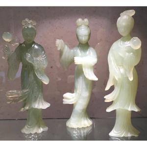 Statuettes de trois Immortelles en jade vert. Chine XIXe - XXe siècle.