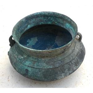 Jarre funéraire en bronze à belle patine verte de fouille. Katu, Laos. XVIIe - XIXe siècle. 