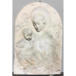 Stucco Bas Relief, Virgin And Child In The Italian Style Of Andrea Della Robbia. Late 19th Century 