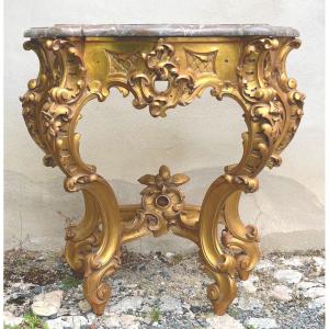 Console en bois doré et dessus marbre brun rouge de style Louis XV rocaille. Fin XIXe siècle.