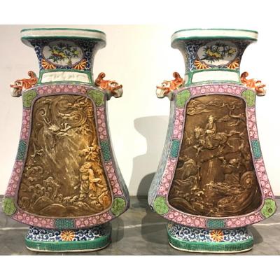 Paire De Vases En Porcelaine De Forme Quadrangulaire. Chine Début XIXe Siècle.  
