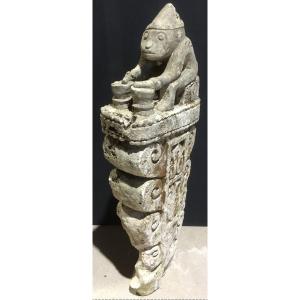 Stèle En Pierre Claire Sculptée. Indonésie, Île De La Sonde, Sumba. XIXe Siècle. 