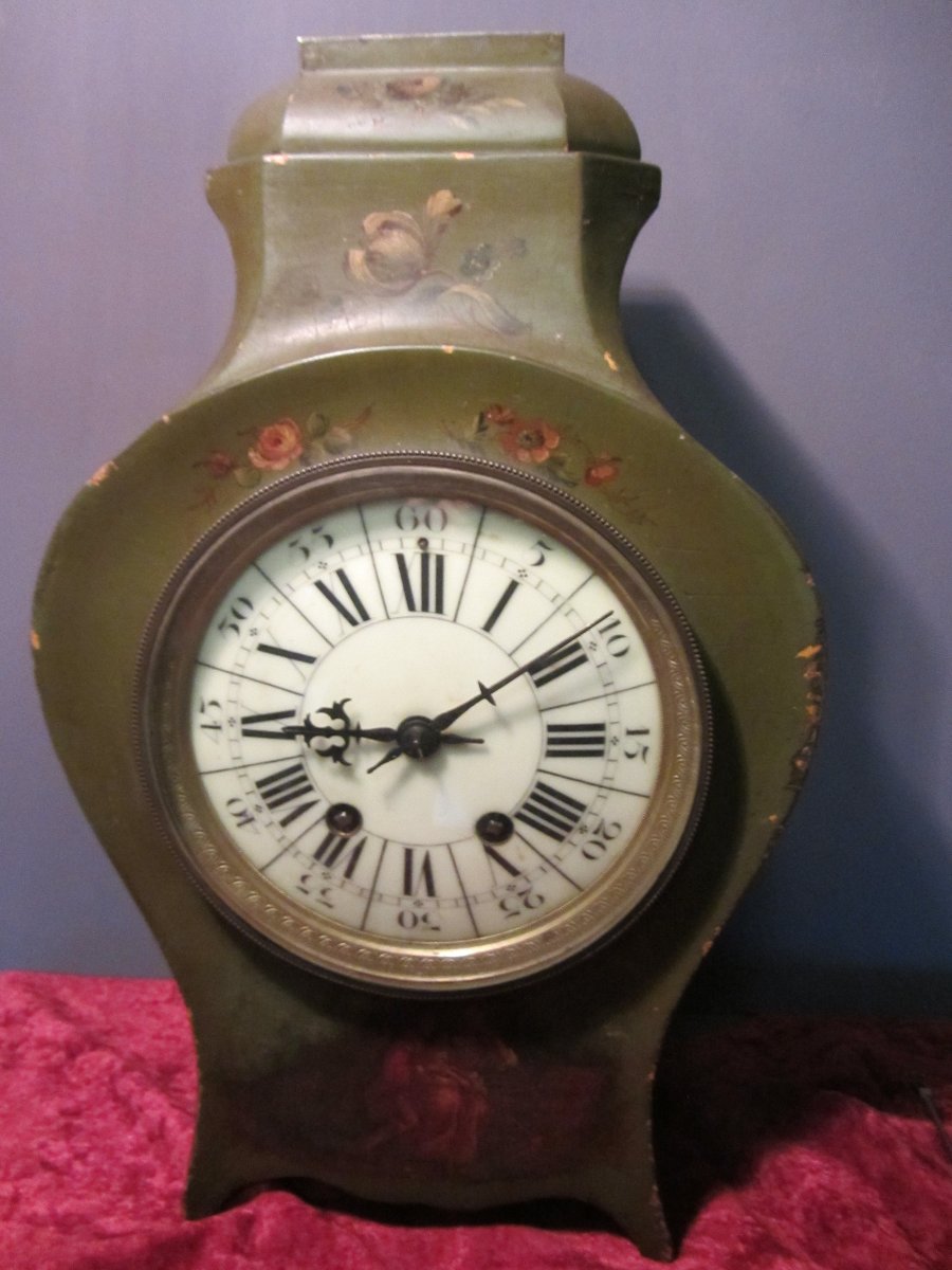 PENDULE ANCIENNE GALBEE EN BOIS PEINT  CADRAN A CHIFFRES ROMAIN DATEE 1893 BESANCON