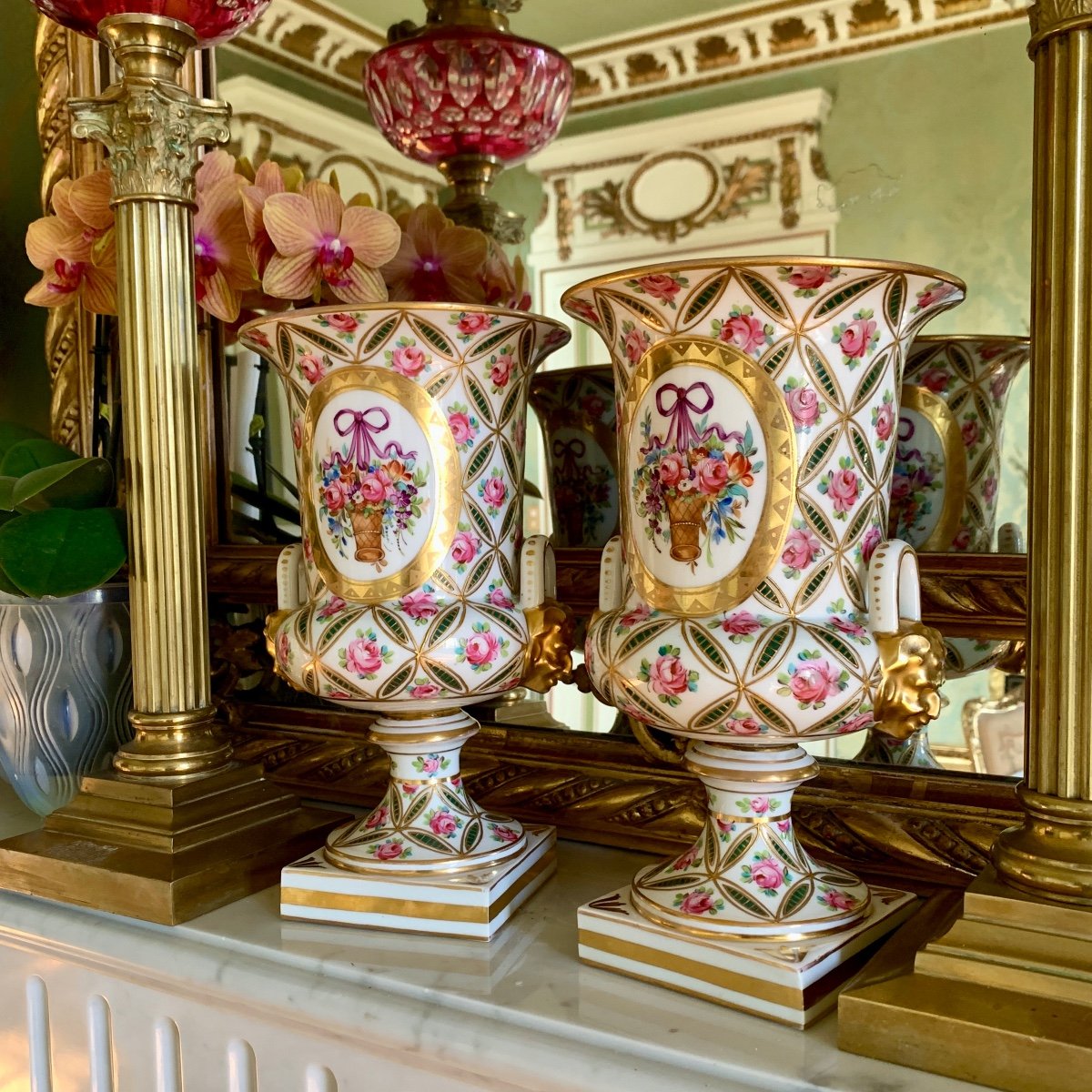 Pair De Vases Médicis En Porcelaine XIXe Siècle