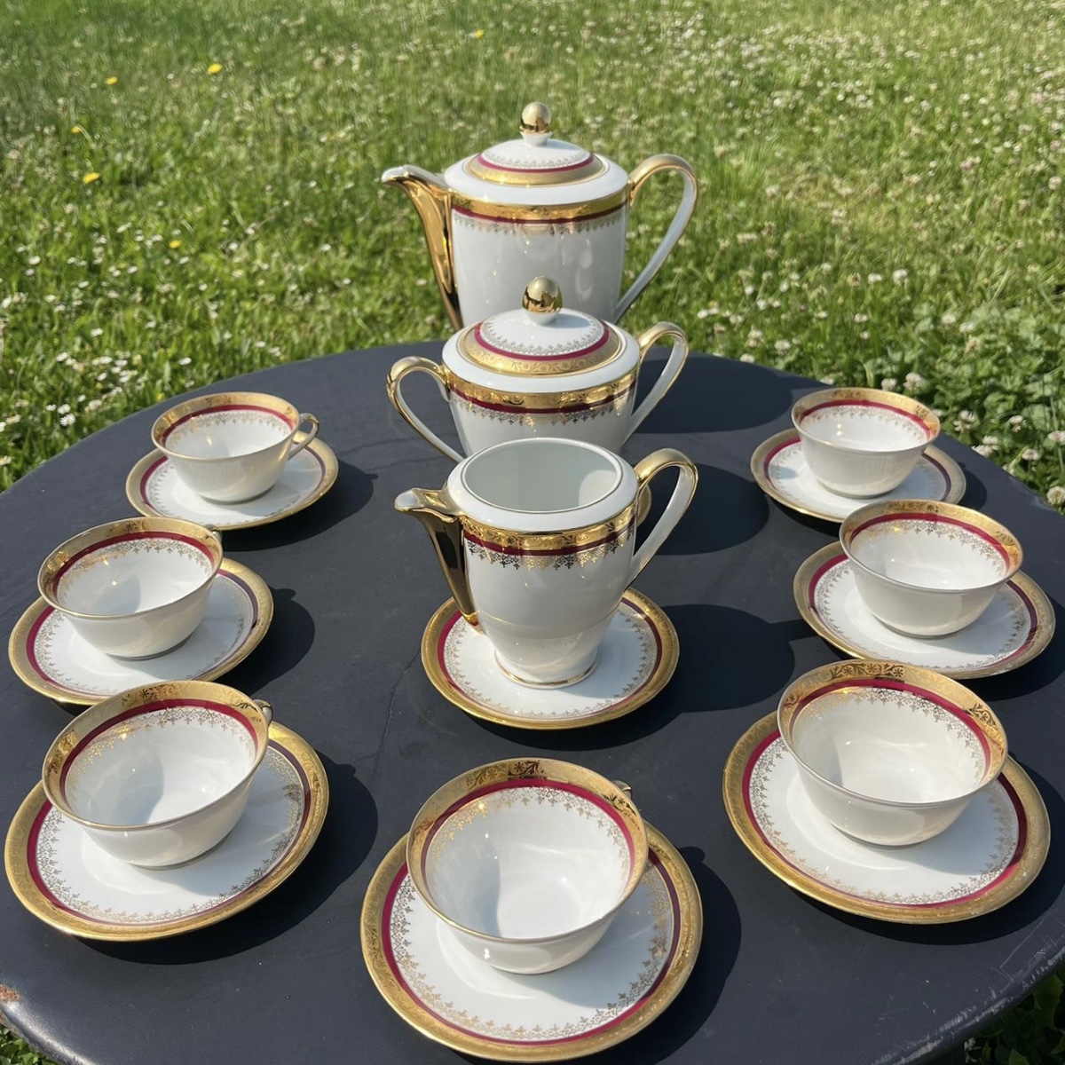 Service à café ou thé en Porcelaine de Limoges XXème Siècle