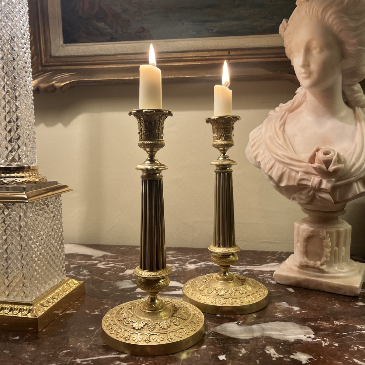 Paire de flambeaux ou bougeoirs en bronze doré