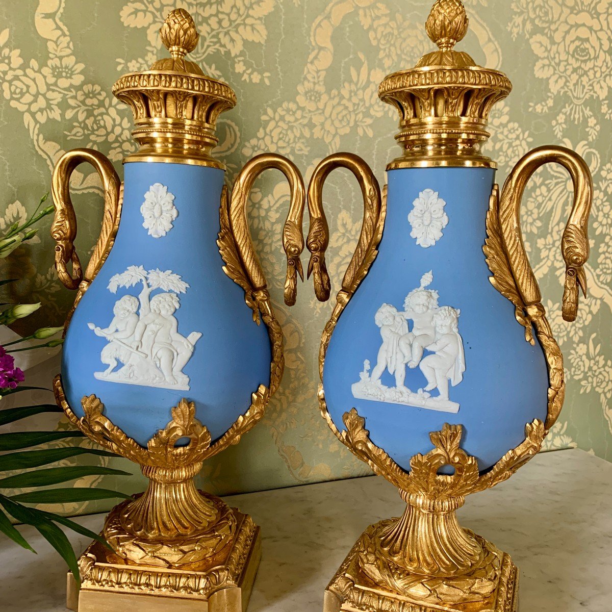 Pair Of Covered Pots Wedgwood Style XIXth Century -photo-2