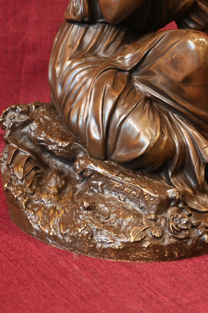 Elegant 19th-century Bronze Sculpture – Draped Woman With An Amphora-photo-3