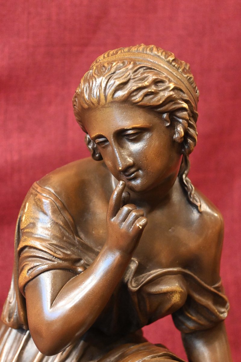 Elegant 19th-century Bronze Sculpture – Draped Woman With An Amphora-photo-2