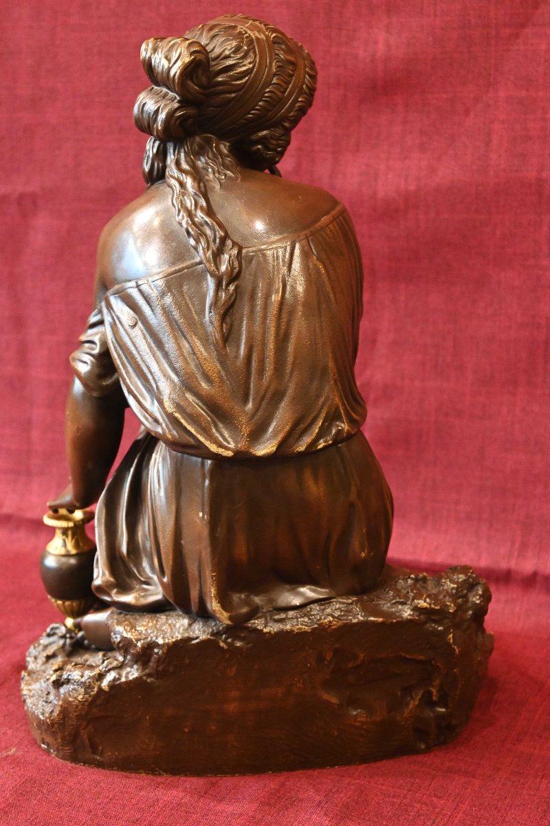 Elegant 19th-century Bronze Sculpture – Draped Woman With An Amphora-photo-4