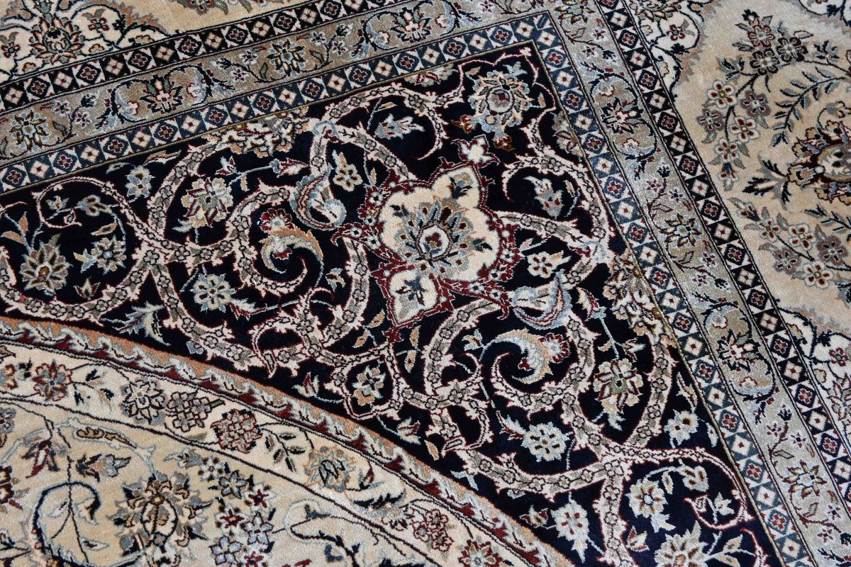 Tapis Persan Soie Sur Soie Vers 1970 Signé Manufacture de Qom (Ghoum) Iran- 3m07x2m45 - N° 1408-photo-2