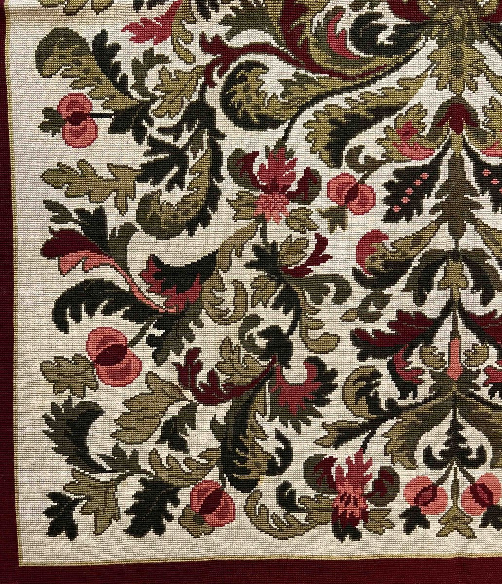 Tapis au petit point à décor de rinceaux , Vers 1940, Aubusson - 170x140 cm - N° 665-photo-2