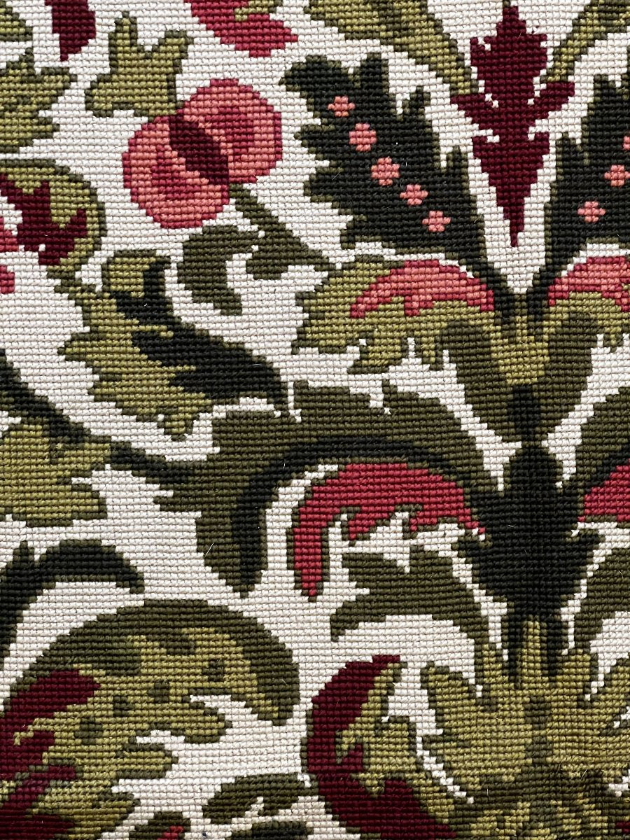 Tapis au petit point à décor de rinceaux , Vers 1940, Aubusson - 170x140 cm - N° 665-photo-4