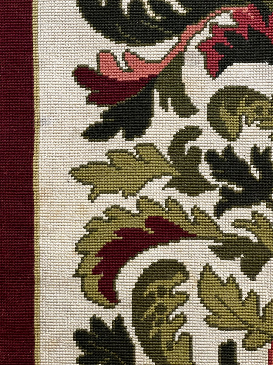 Tapis au petit point à décor de rinceaux , Vers 1940, Aubusson - 170x140 cm - N° 665-photo-5