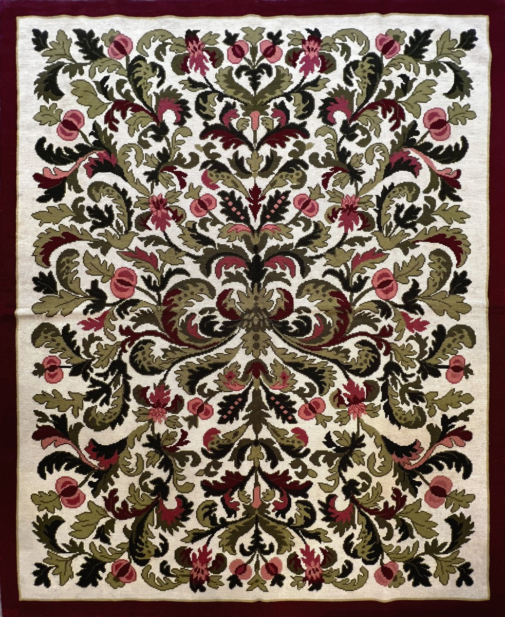 Tapis au petit point à décor de rinceaux , Vers 1940, Aubusson - 170x140 cm - N° 665