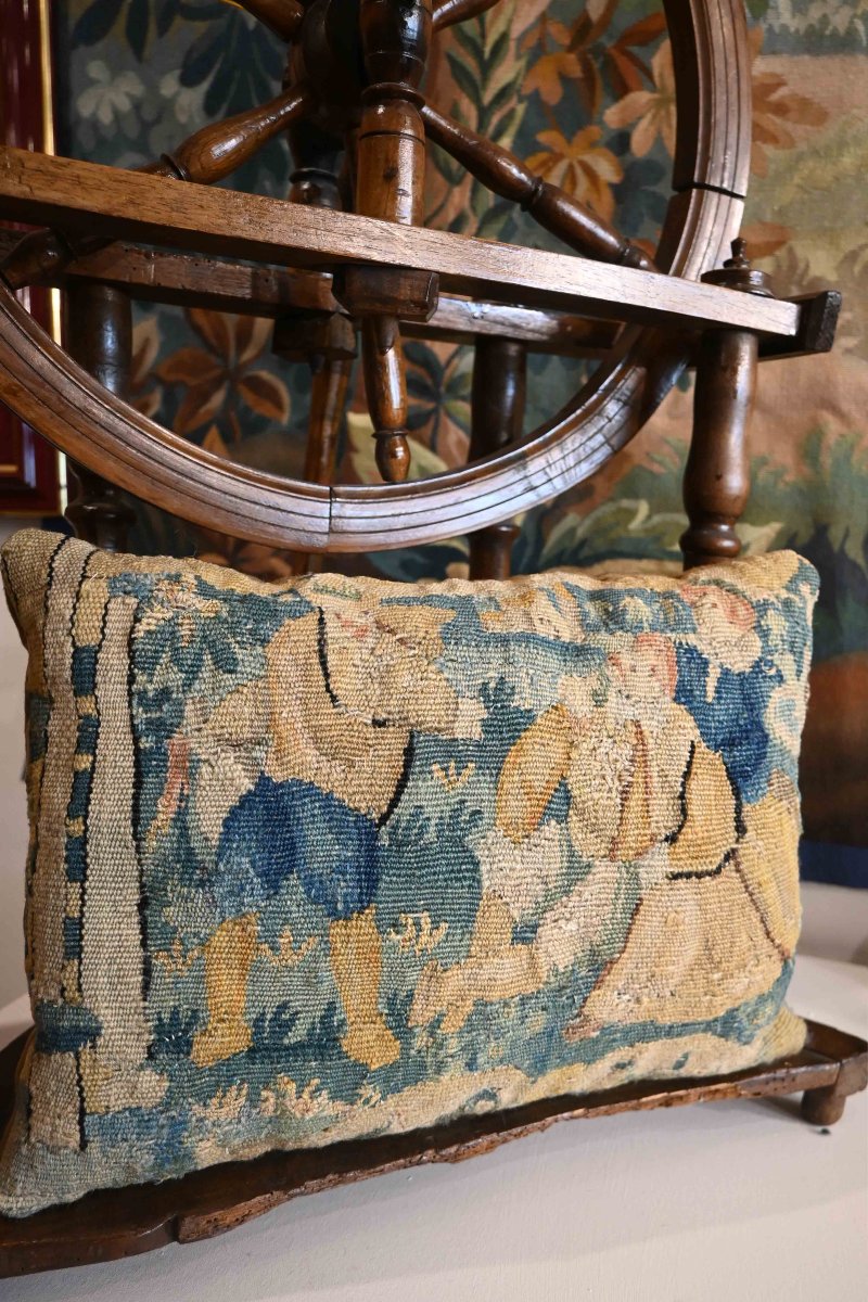 Coussin en tapisserie et Kilim ancien &ndash; fait &agrave; la main par atelier artisanal Galerie Lissier-photo-1