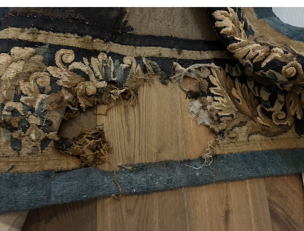 Nettoyage et restauration de tapisseries et de tapis | Atelier de la Galerie Lissier à Paris-photo-6