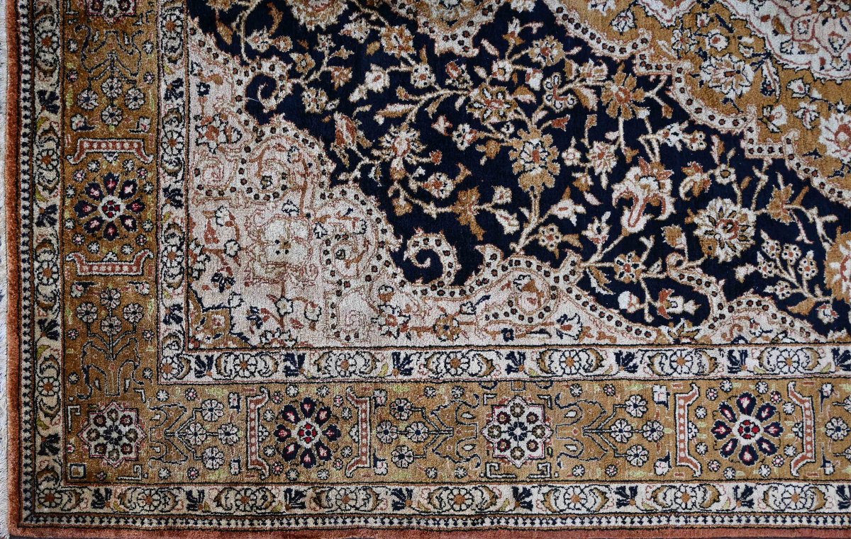 Tapis Ghoum en soie sur soie – Époque du Shah, vers 1970 - N° 1696-photo-2