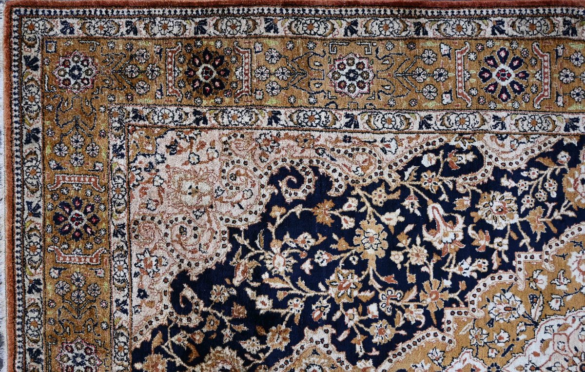 Tapis Ghoum en soie sur soie – Époque du Shah, vers 1970 - N° 1696-photo-3