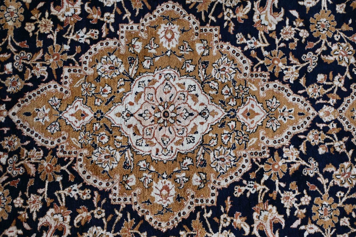 Tapis Ghoum en soie sur soie – Époque du Shah, vers 1970 - N° 1696-photo-3