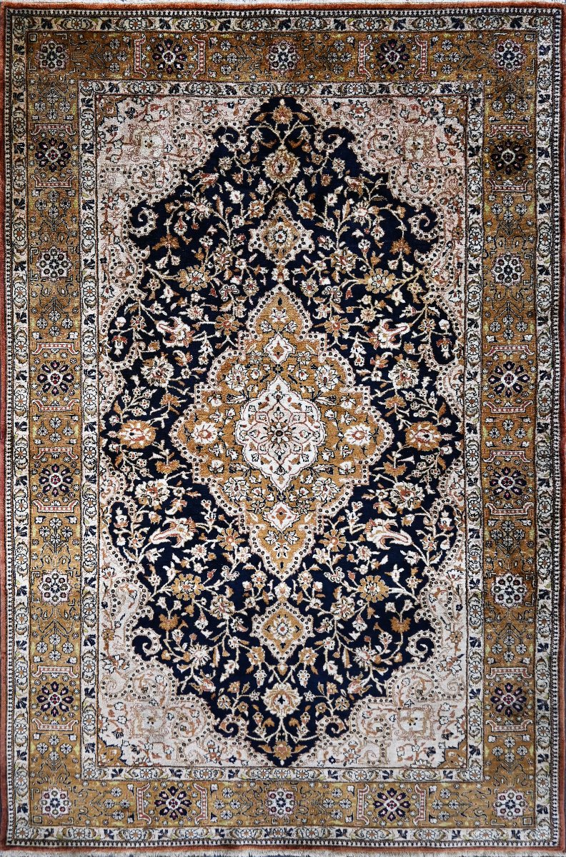 Tapis Ghoum en soie sur soie – Époque du Shah, vers 1970 - N° 1696