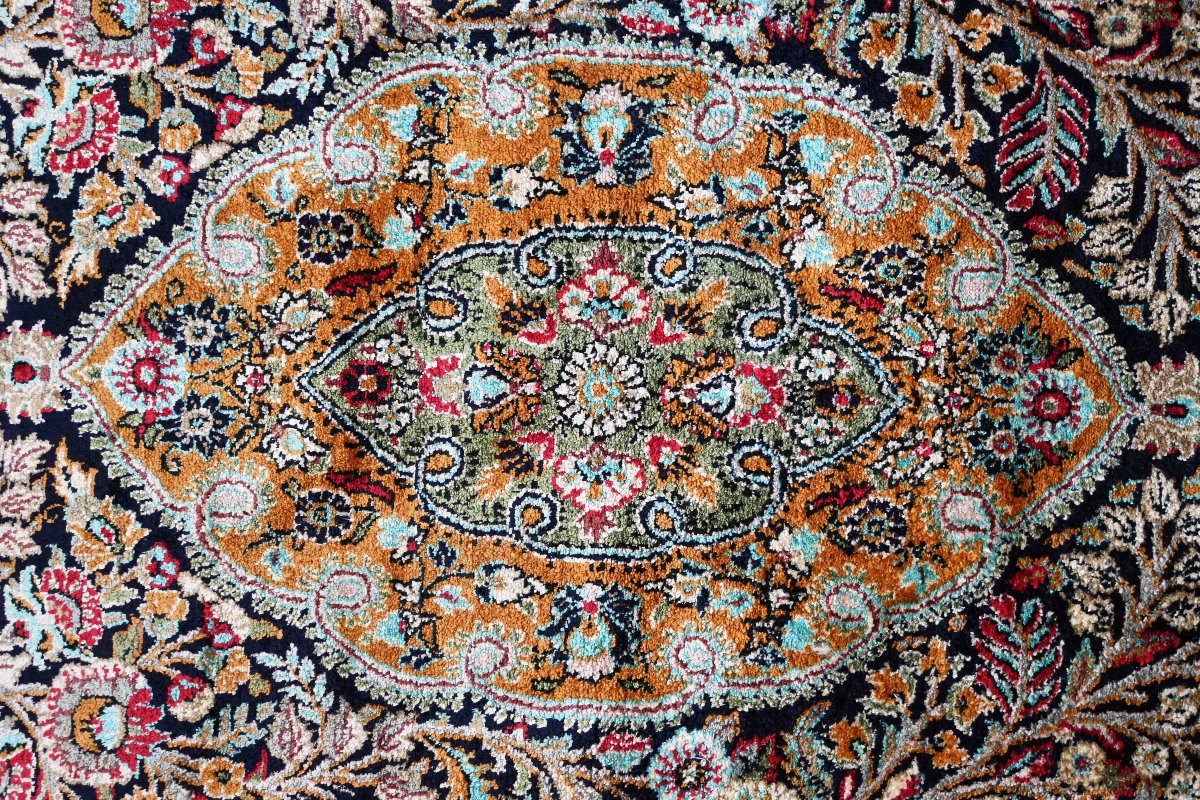 Tapis Ghoum en soie sur soie – Époque du Shah, vers 1970 - N° 1704-photo-2