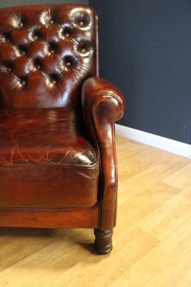 Paire de fauteuils en cuir restaurés de Château de Beauchêne à Saint-Saturnin-du-Limet, Mayenne-photo-1
