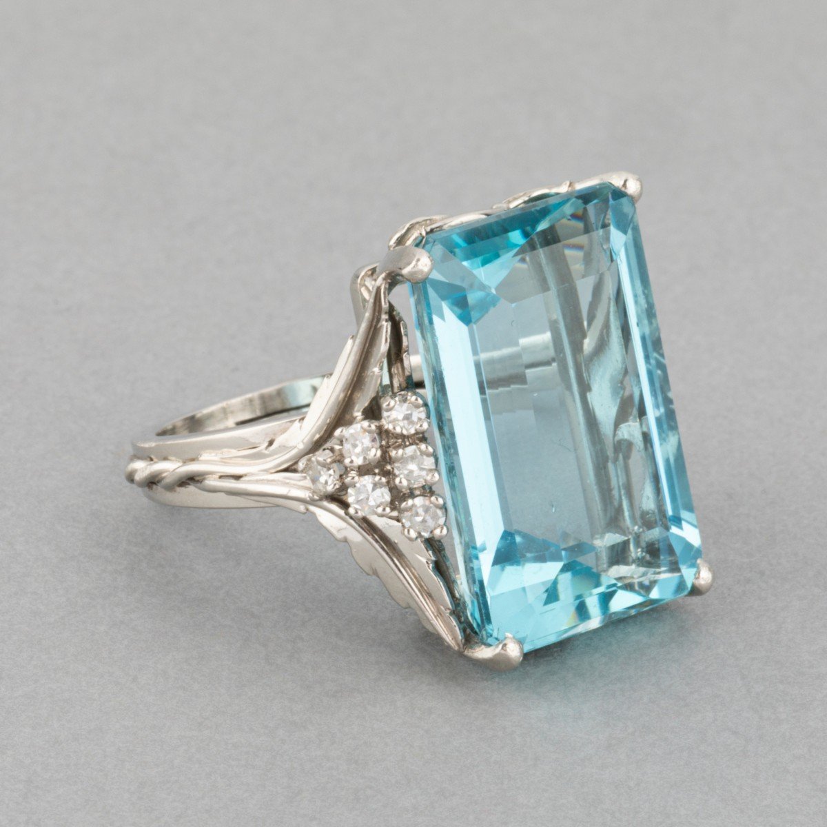 17 Carat Platinum And Aquamarine Retro French Ring-photo-2