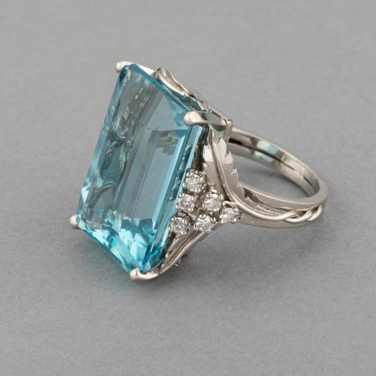 17 Carat Platinum And Aquamarine Retro French Ring-photo-4