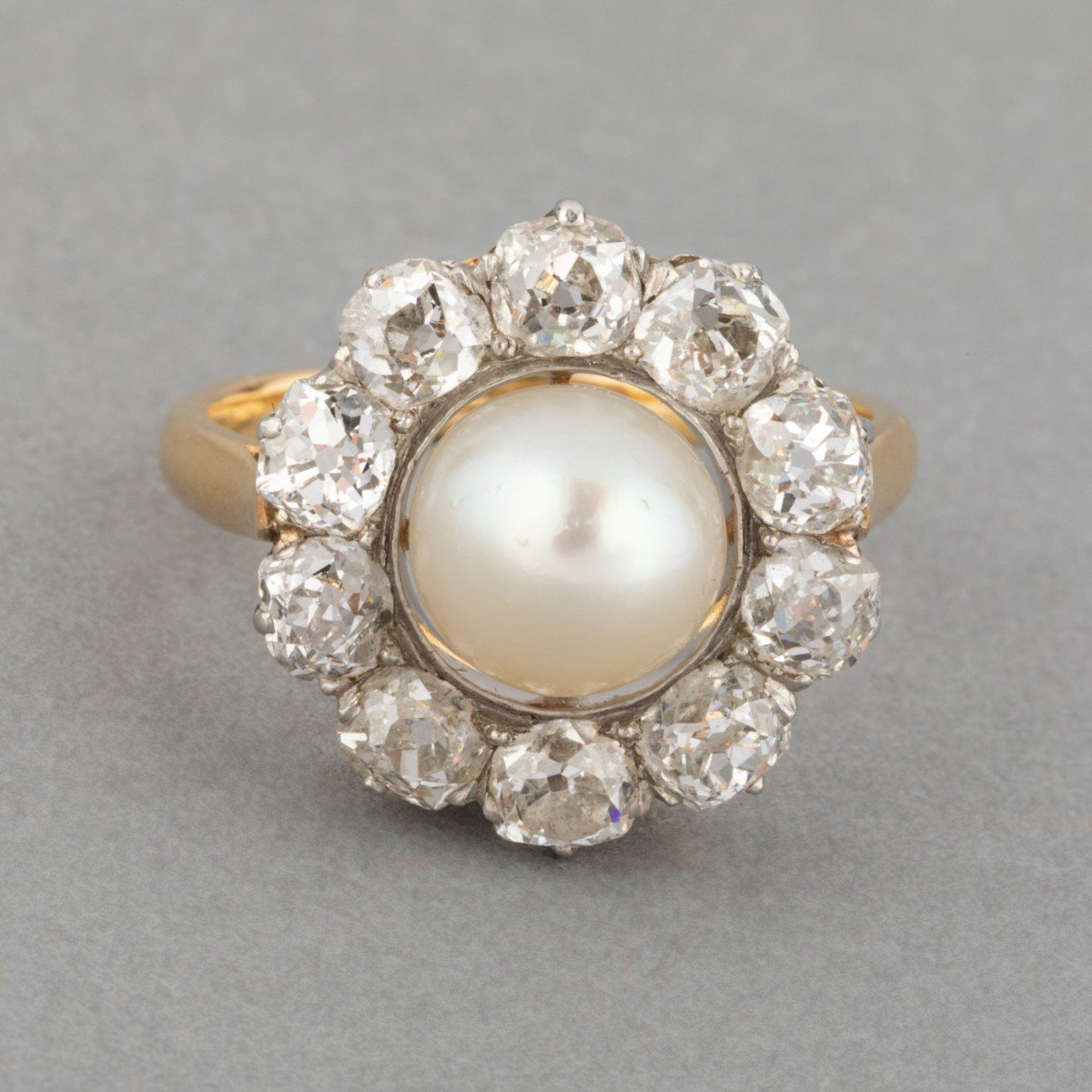 Bague Française Ancienne En Or 1.40 Carats De Diamants Et Une Perle Naturelle