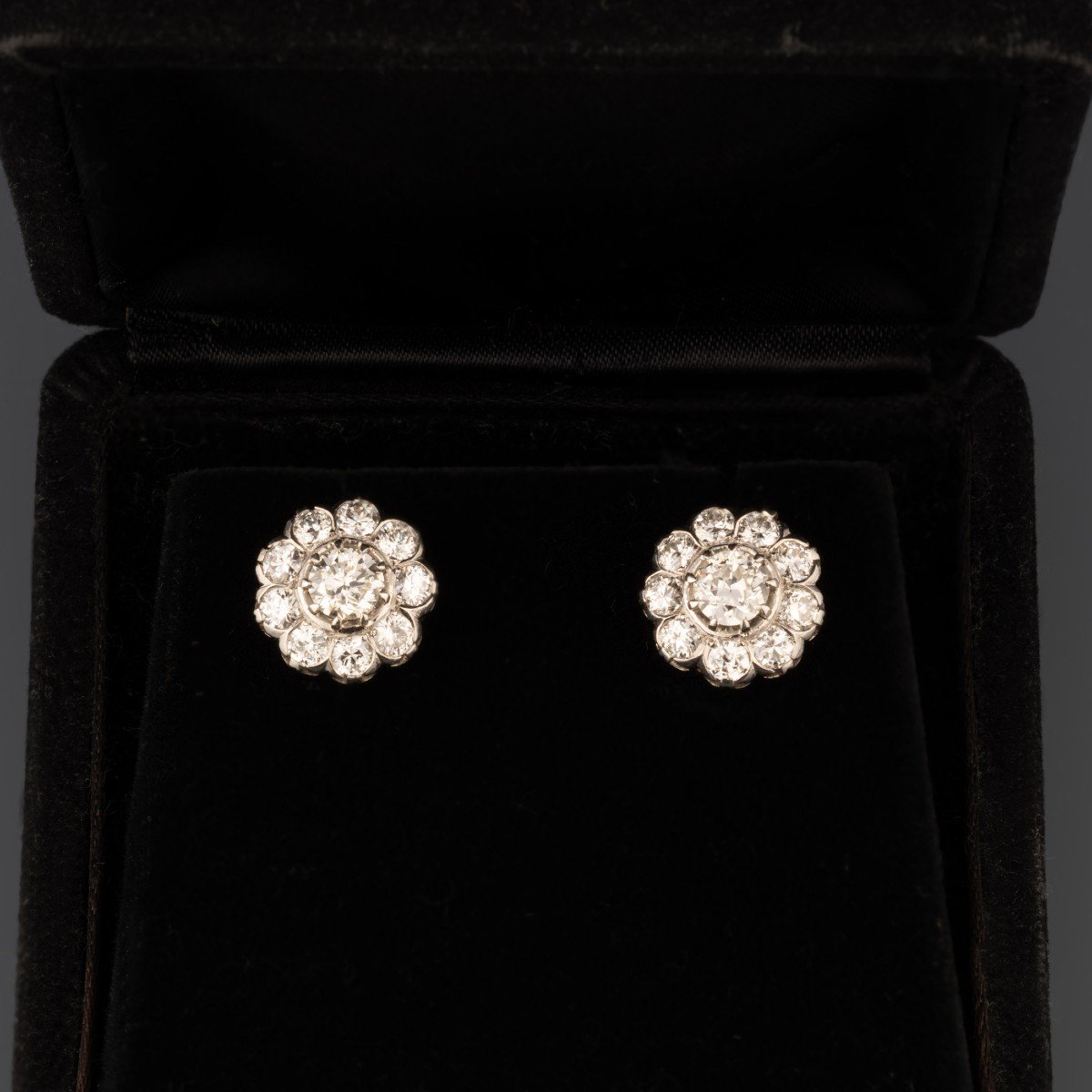 Boucles d'Oreilles Anciennes En Or Platine Et 3 Carats De Diamants-photo-1