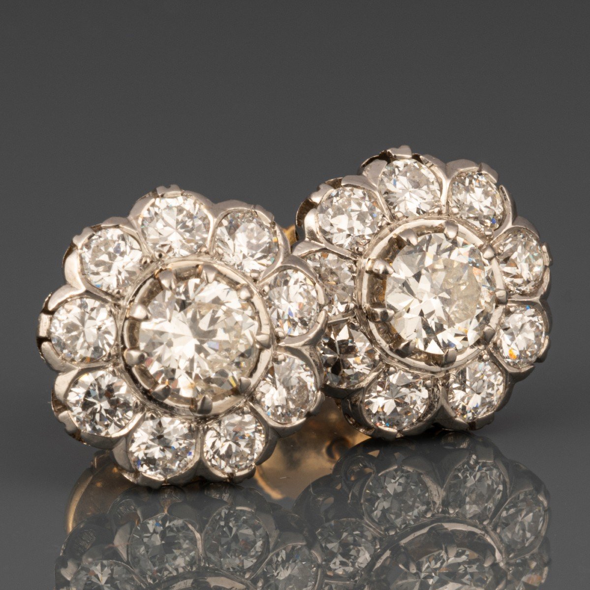 Antique Earrings In Platinum Gold And 3 Carats Of Diamonds