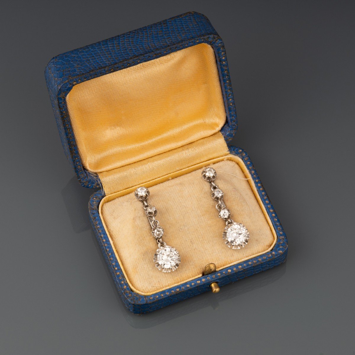 Boucles d'Oreilles Françaises Art Deco En Or Platine Et 3 Carats De Diamants-photo-1