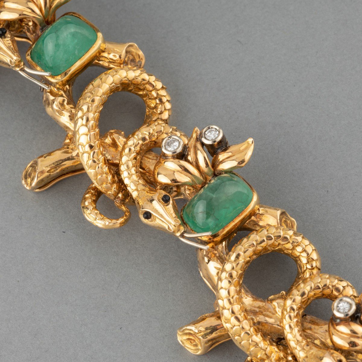 Vintage Emerald And Diamond Gold Bracelet-photo-3