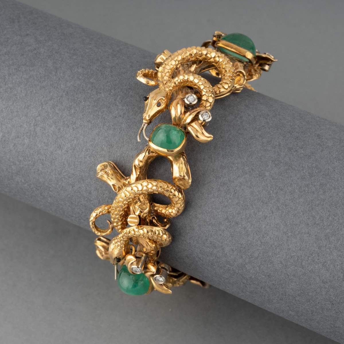 Vintage Emerald And Diamond Gold Bracelet-photo-4