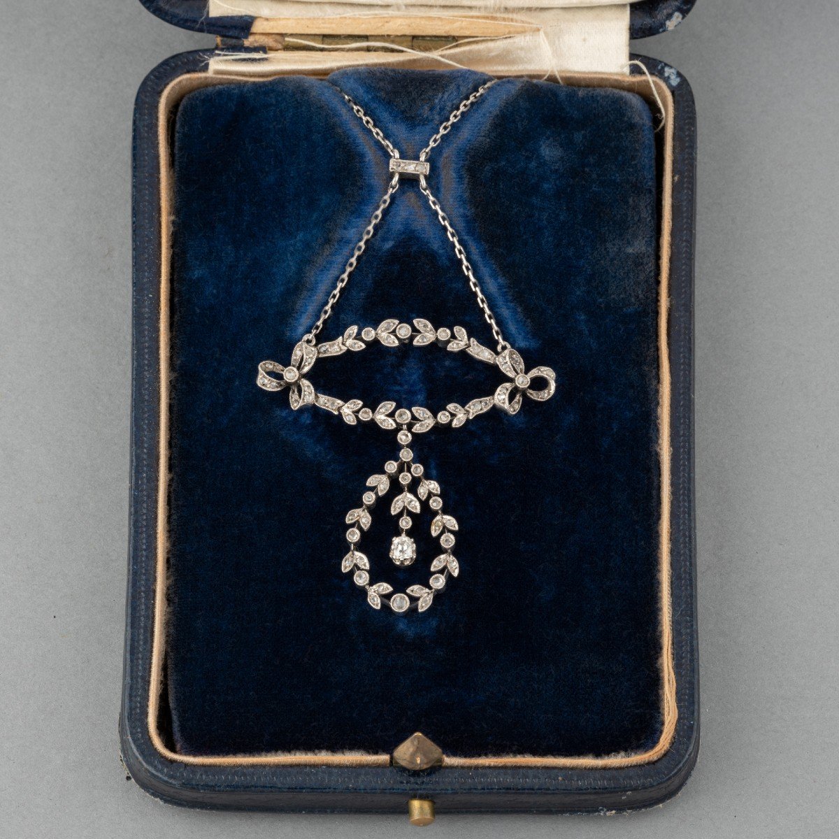 Collier Pendentif Français Belle Epoque En Platine Et Diamants