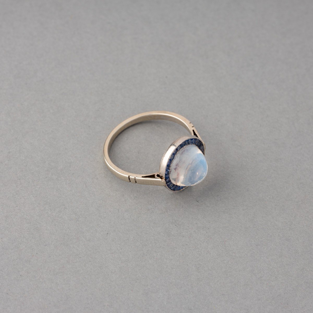 Bague Ancienne Française Art Déco En Platine Saphirs Et Pierre De Lune-photo-4