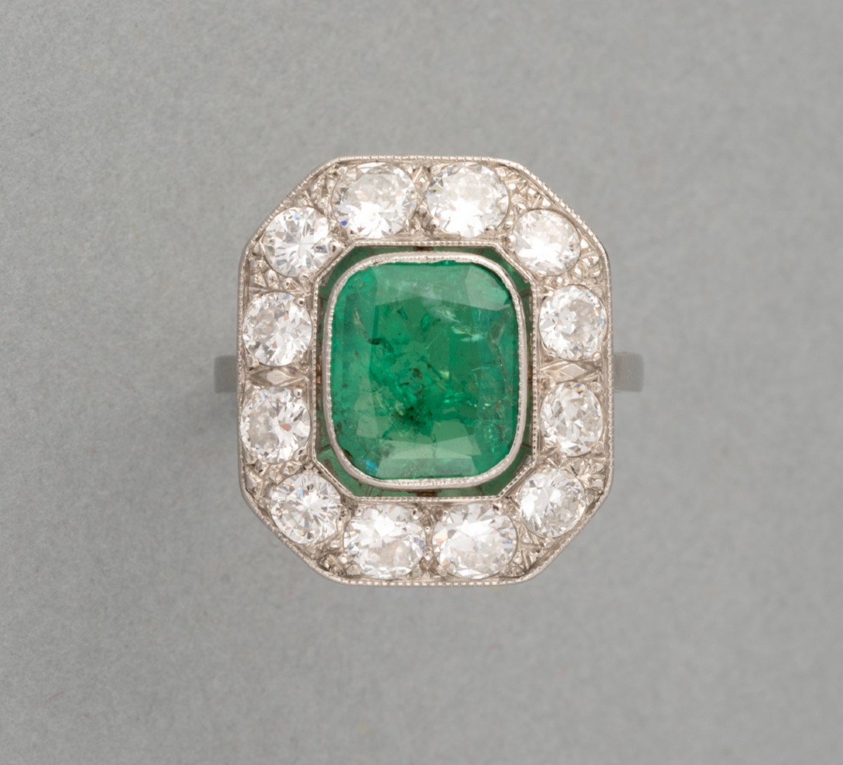 Bague Ancienne Française Art Déco En Platine Diamants Et Emeraude