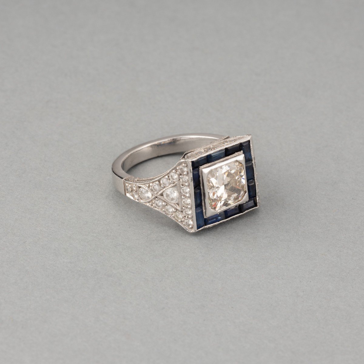 Old French Art Deco Ring In Platinum Diamond And Sapphires-photo-2