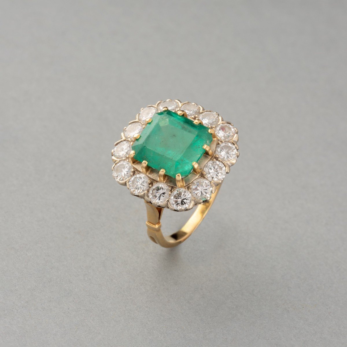 Vintage French Gold Ring With Diamonds And 4 Carat Emerald-photo-2